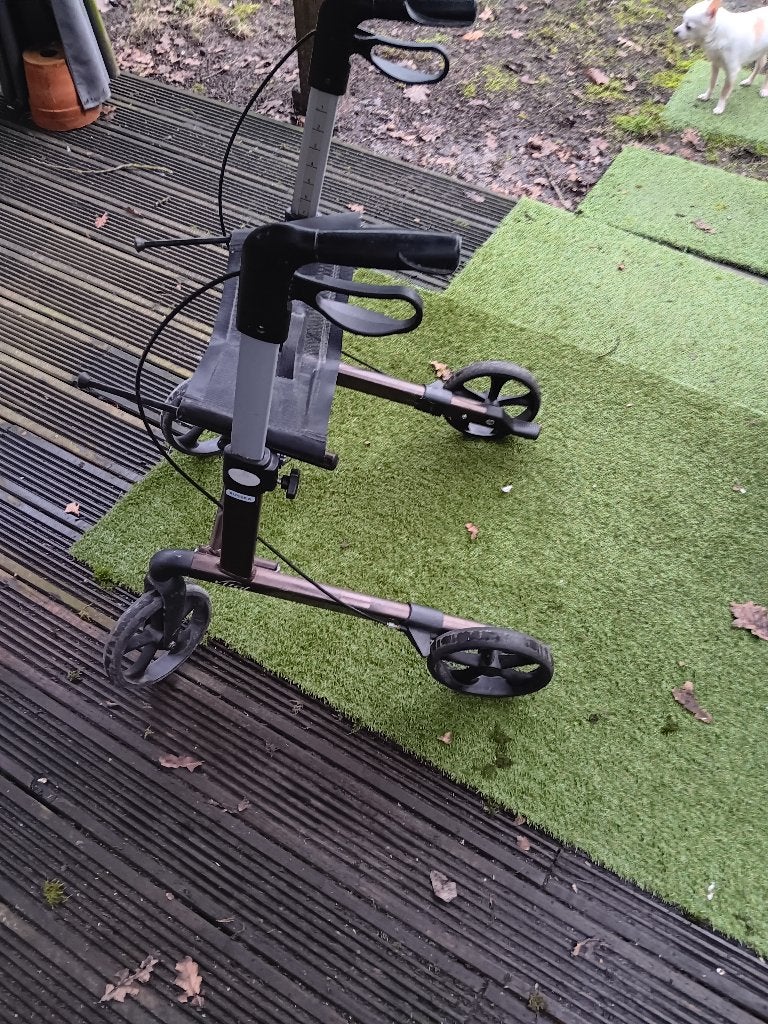 ROLLATOR LICHTGEWICHT  ALUMINUM   !, Diversen, Ophalen, Lichtgewicht, Gebruikt