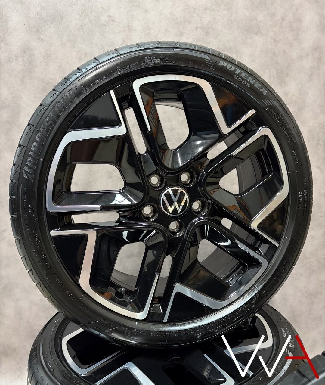 18'' Volkswagen Golf 8 Facelift R-Line ''York'' velgen NIEUW, 18 inch, -, -, Banden en Velgen