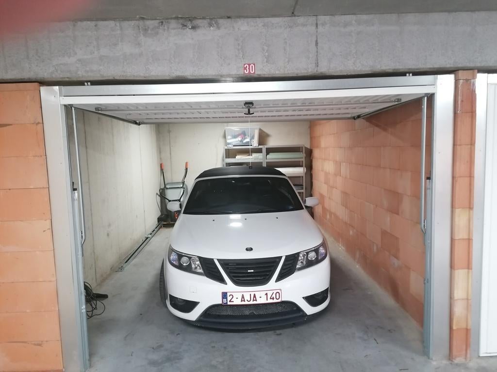 Te huur grote nieuwe ondergrondse garage in centr Evergem '