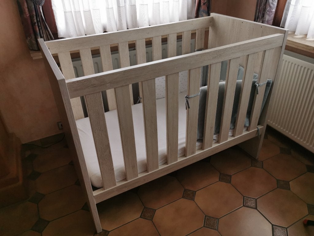 Houten baby of kinderbedje ln één, Ophalen, Zo goed als nieuw, Overige typen