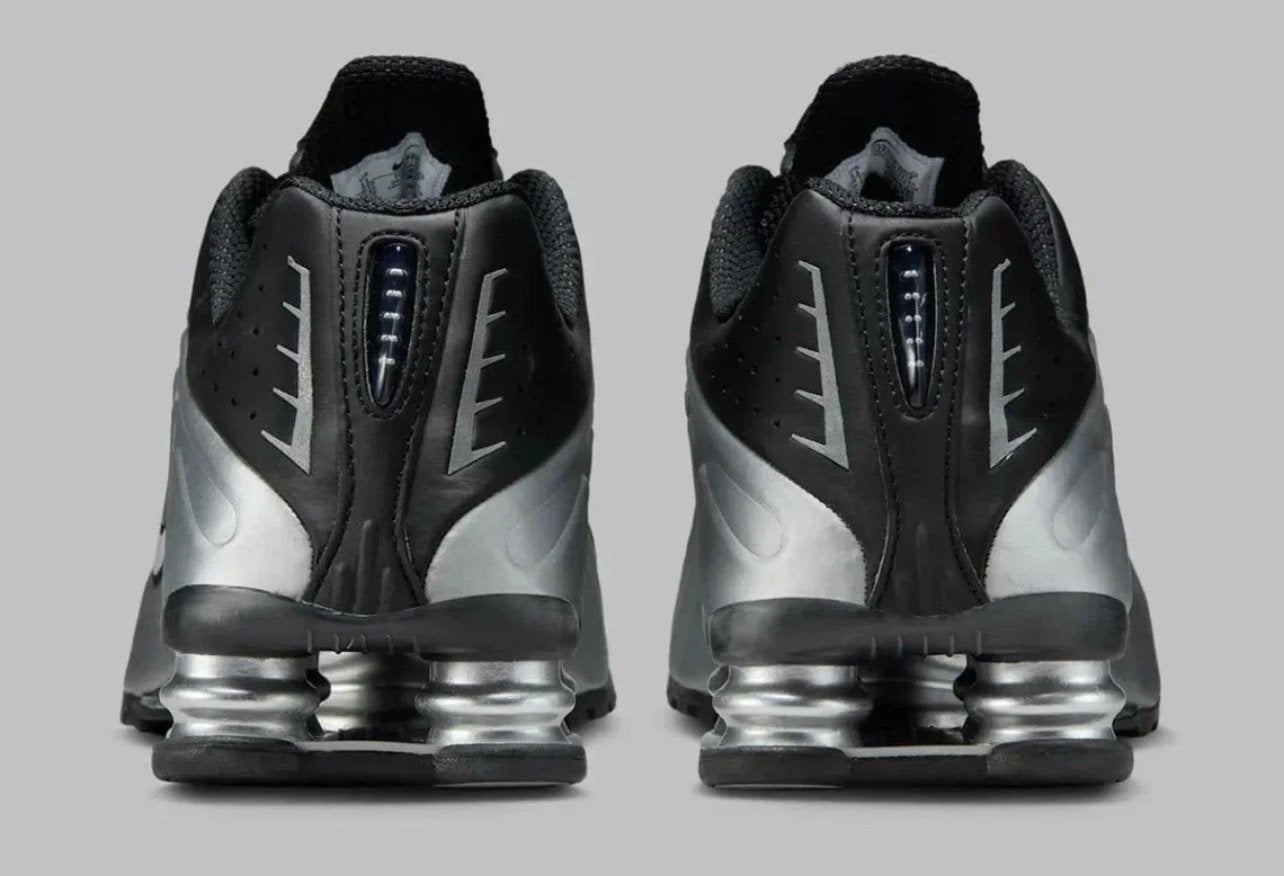 Nike Shox R4 black/ Metallic Silver – Neuves – Taille 44,5, Vêtements | Hommes, Chaussures, Enlèvement ou Envoi, Neuf, Noir, Chaussures de sport