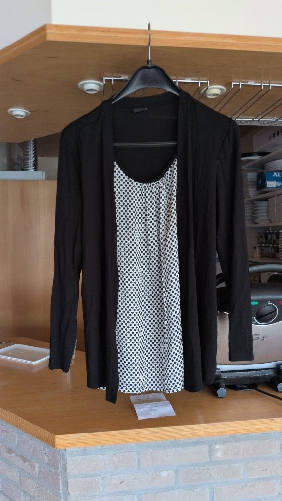 bloes/trui - zwart/wit - C&A - 44 - 8€, Kleding | Dames, Blouses en Tunieken, Zwart, Maat 42/44 (L), Ophalen of Verzenden, Zo goed als nieuw