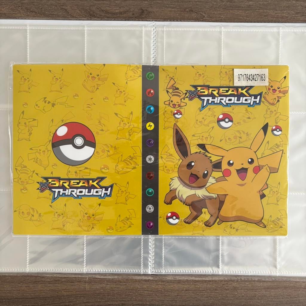 Pokemon verzamelmap - 4 pocket - album map - 140 cards, Ophalen of Verzenden, Nieuw, Overige typen, Foil