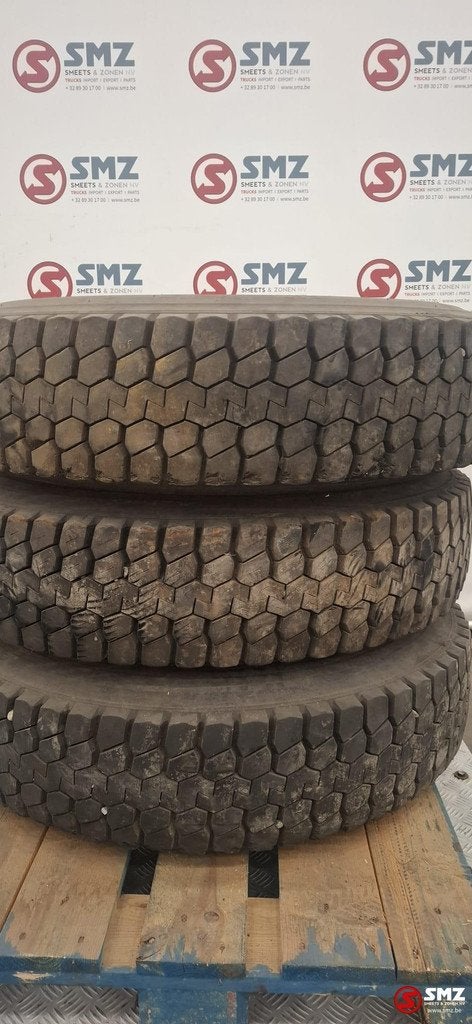 Occ Pneu de camion Dunlop 10.00R20, Utilisé, Autres marques, Autres pièces automobiles