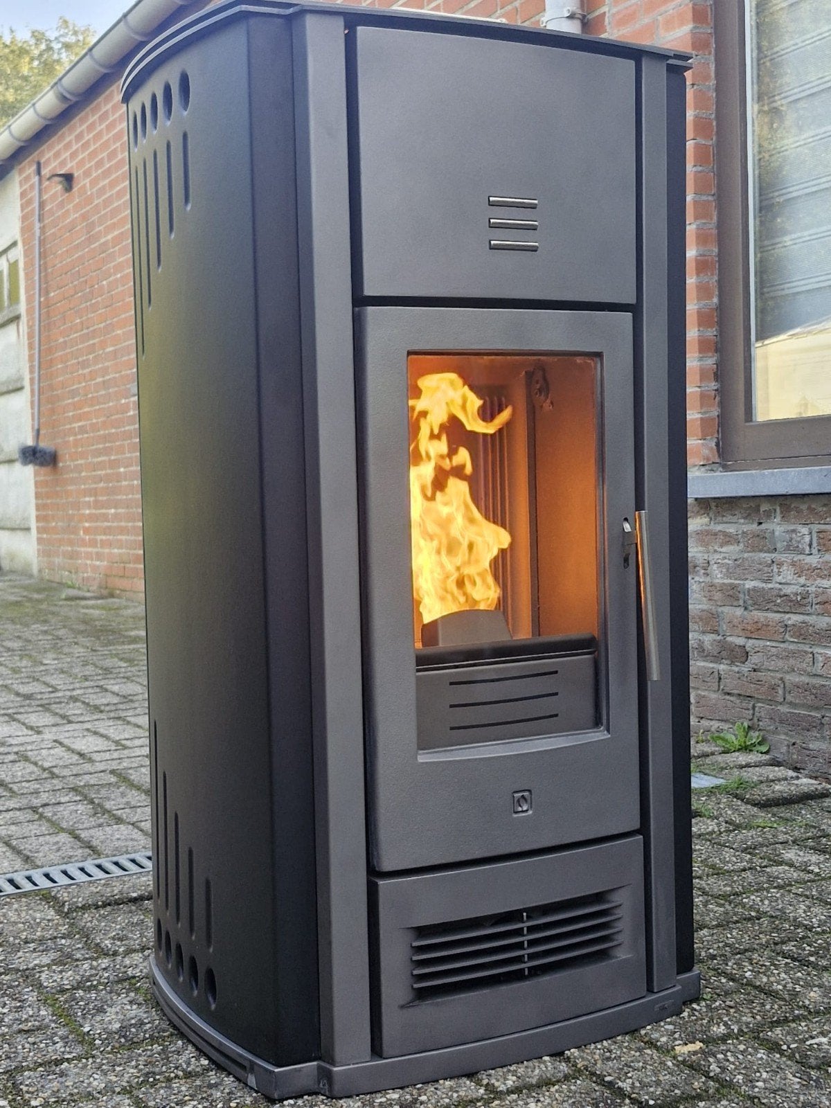 Poêle à granulés P956 Power 8 Kw avec majolique noire, Maison & Meubles, Autres carburants, Enlèvement, Utilisé, Poêle à granulés