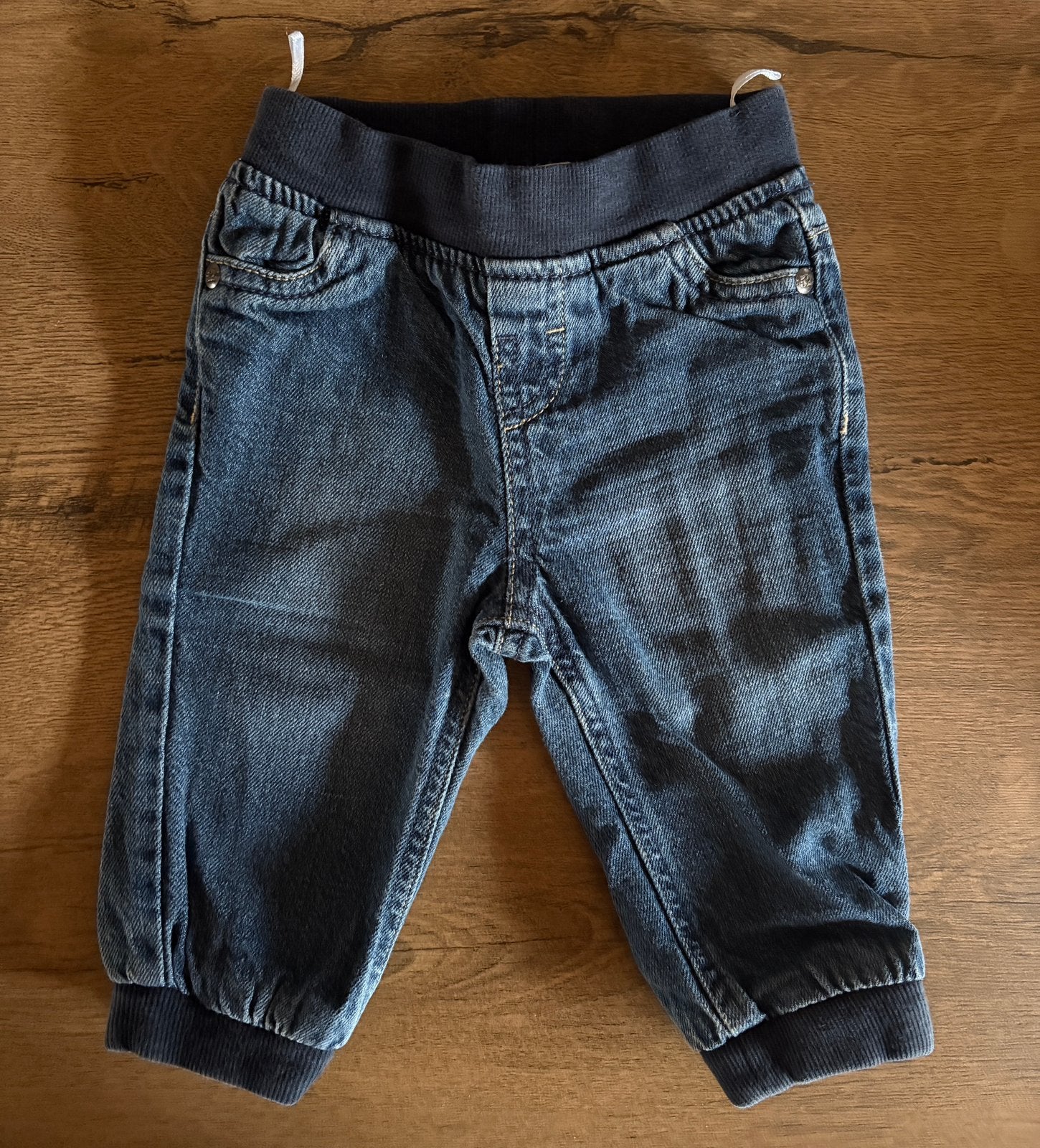 Pantalon bleu foncé aspect jeans C&A - 6mois - 5€, Enlèvement ou Envoi, Comme neuf, Garçon, Pantalon
