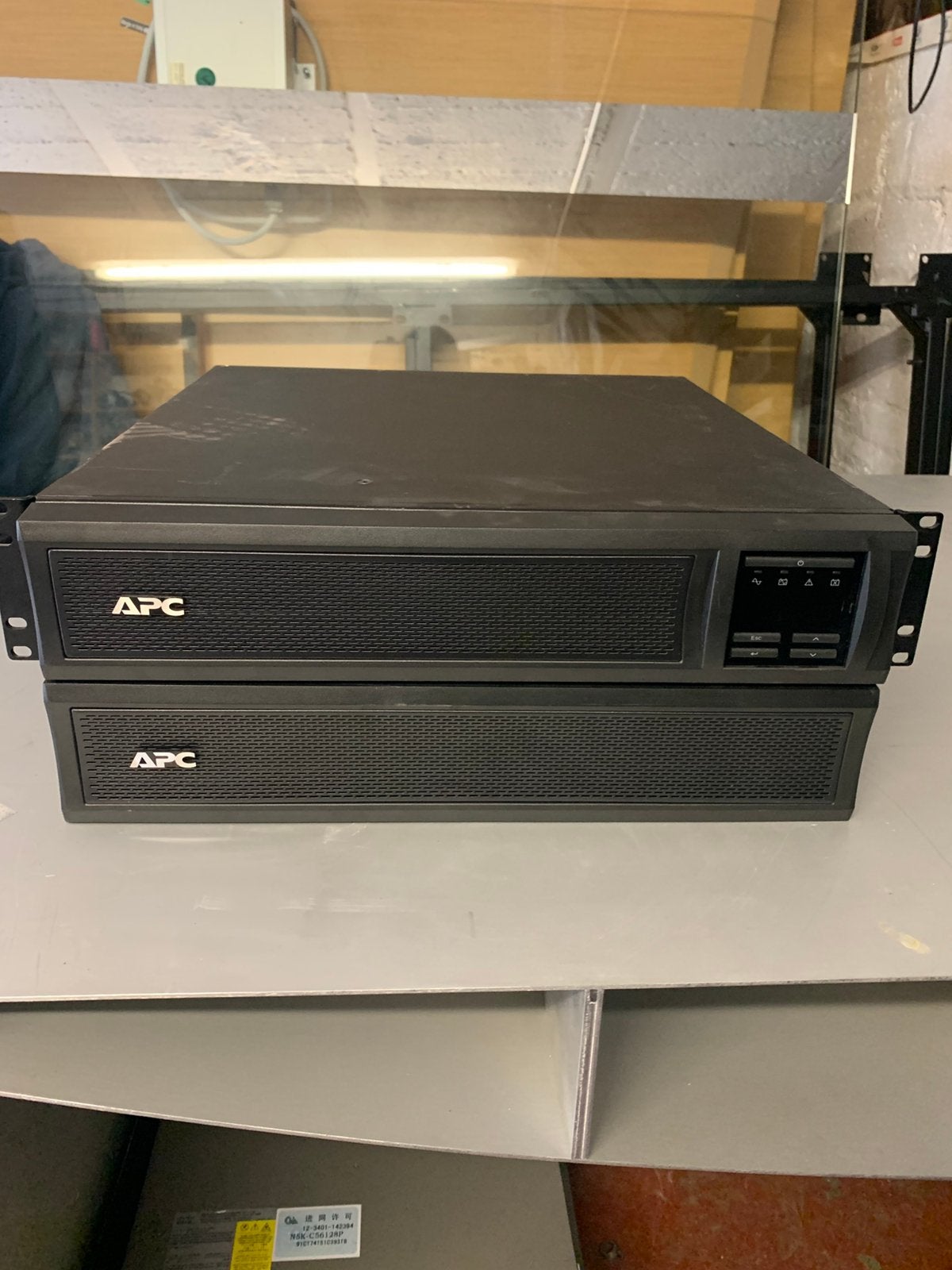 Schneider SMX1500RMI2U Onduleur intelligent UPS X de APC, Computers en Software, Servers, Ophalen