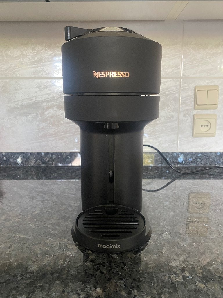 Machine à café Nespresso Vertuo + tiroir de rangement., Electroménager, Machine à espresso, Réservoir d'eau amovible, Dosettes et capsules de café