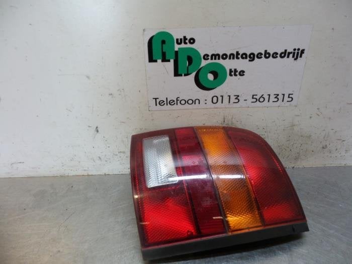 Achterlicht rechts van een Nissan Micra (Micra 11 92-), Auto-onderdelen, Gebruikt, -, -, Ophalen of Verzenden