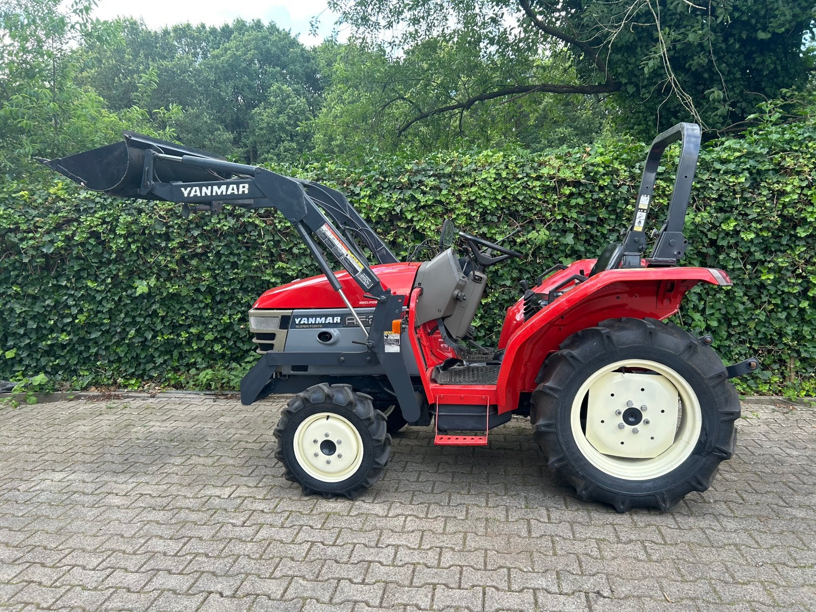 Yanmar AF22 mcompacttractor met voorlader, Ophalen
