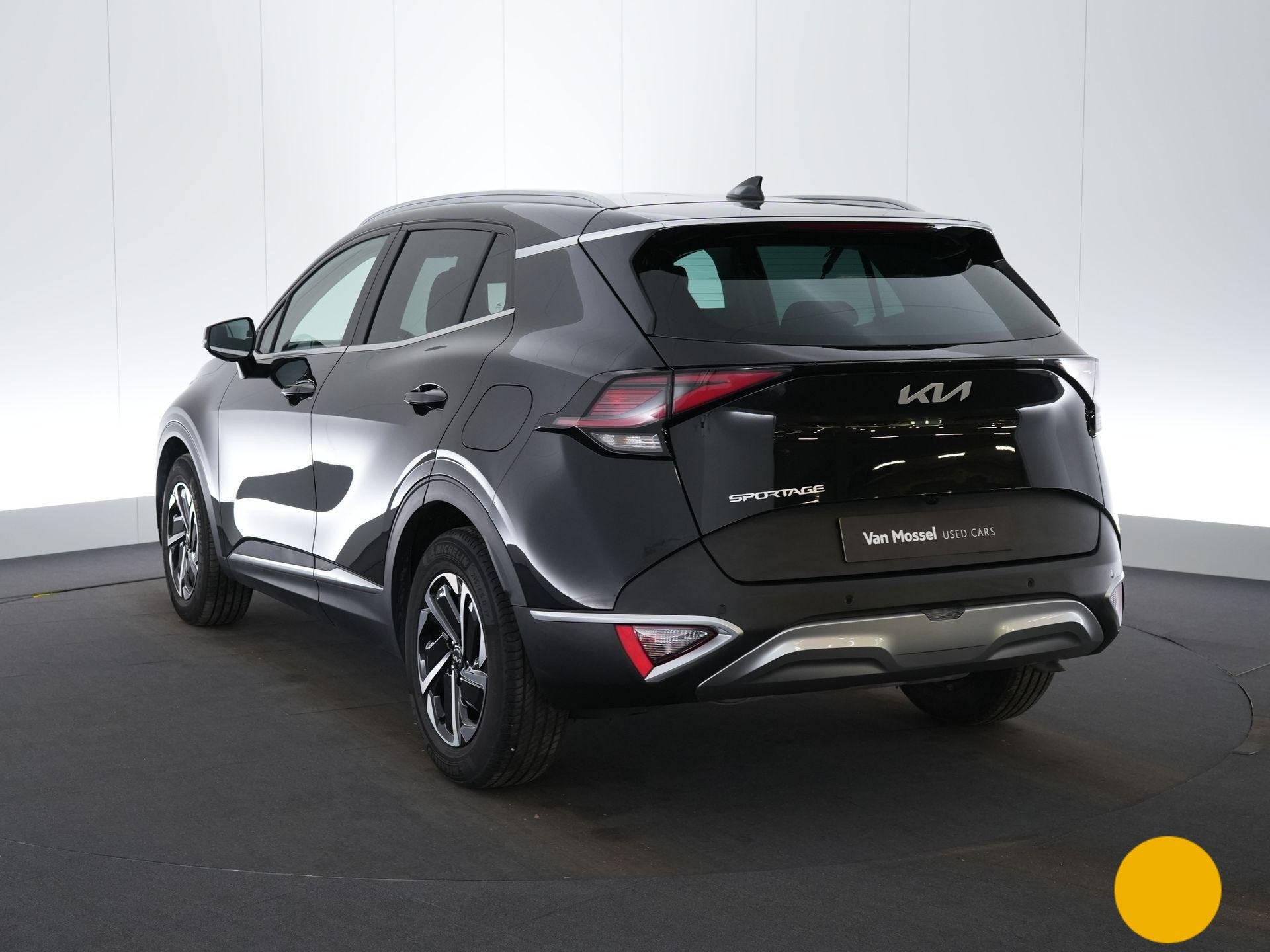 Kia Sportage 1.6 T-GDi 48V 7DCT Pulse, Stof, 4 cilinders, 1650 kg, Zwart