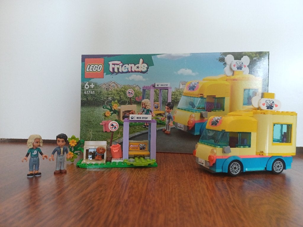 Lego Friends - Dog Rescue Van + Elektrische auto en Laadpunt, Lego, Friends, Ophalen of Verzenden, Zo goed als nieuw