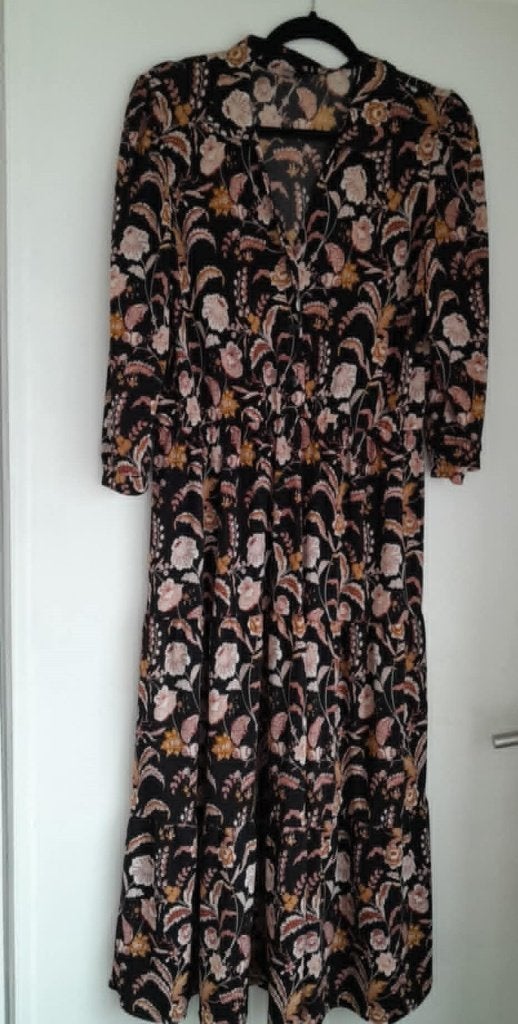 Jurk Lola & Liza, Maat 38/40 (M), Zwart, Zo goed als nieuw, Onder de knie