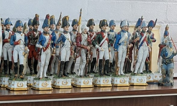 Verzameling porseleinen Napoleon beeldjes, Ophalen