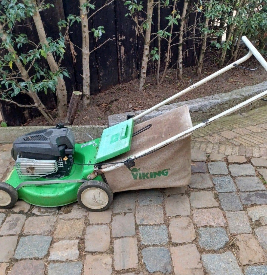 Gezocht:Gratis benzine grasmaaier, Tuin en Terras, Ophalen