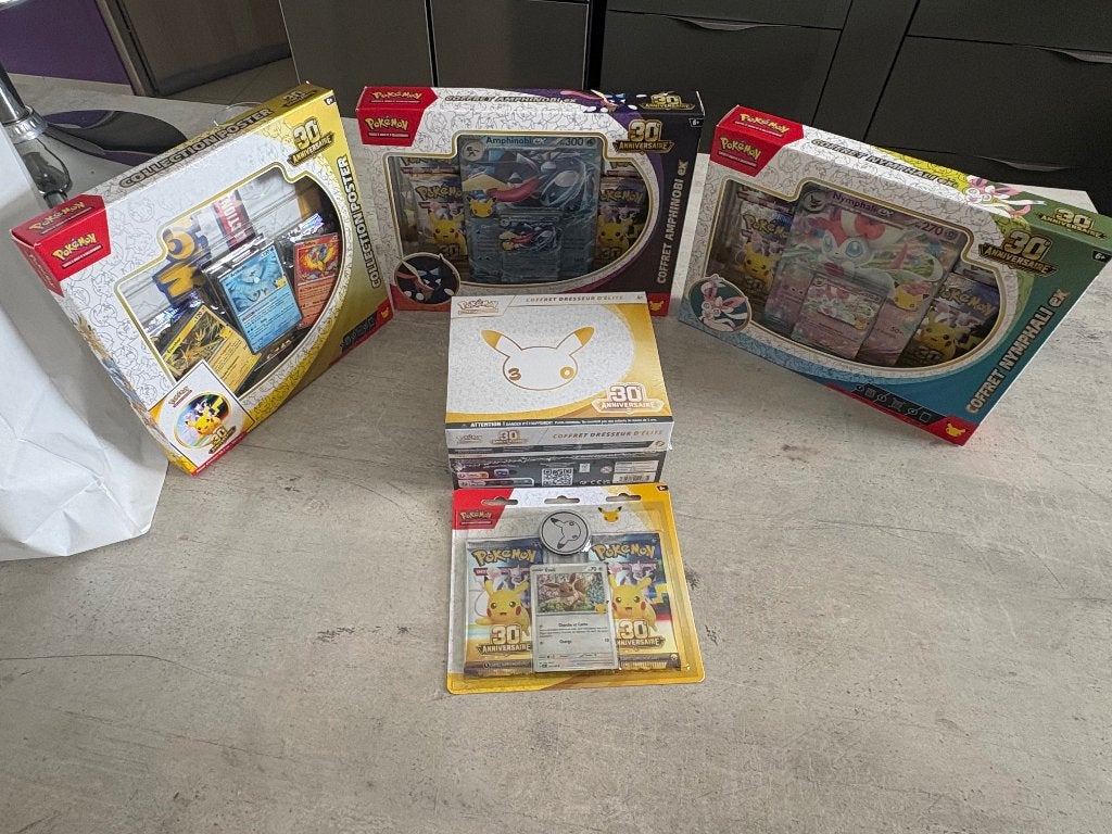 Lot Pokémon 30ans, Enlèvement, Neuf