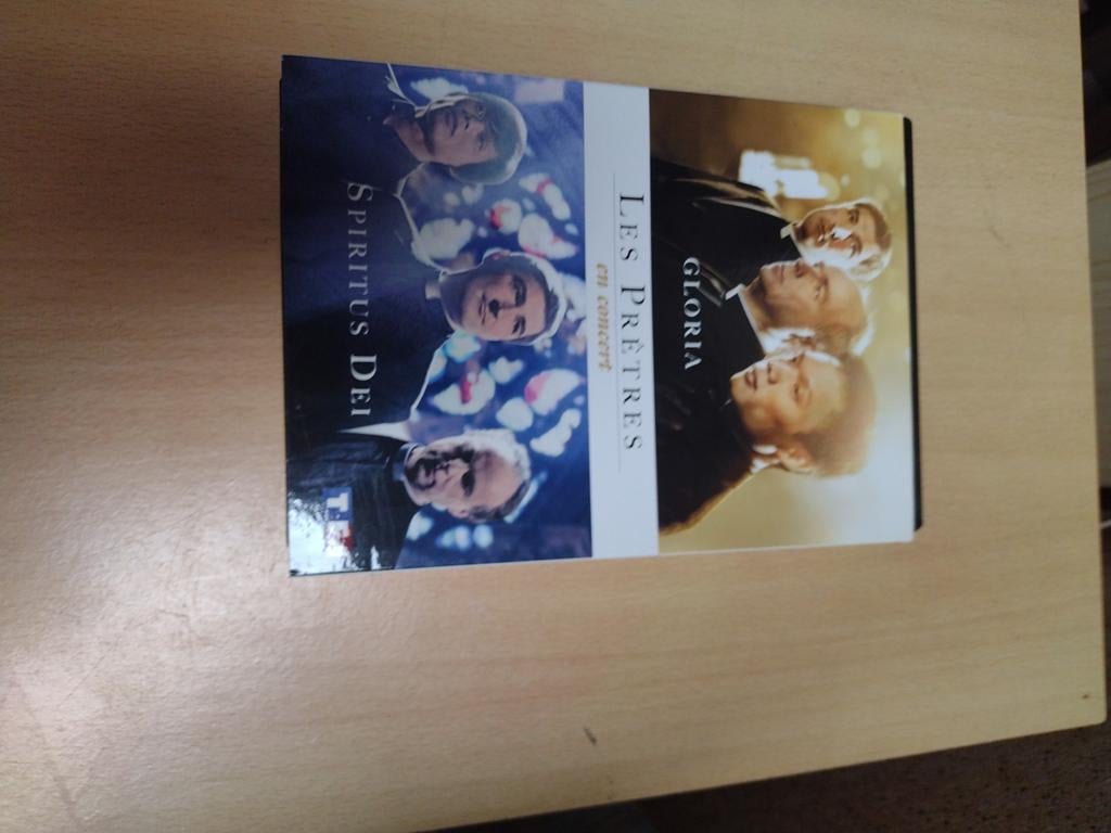 Coffret 2 DVD Les Prêtres en concert neuf, CD & DVD