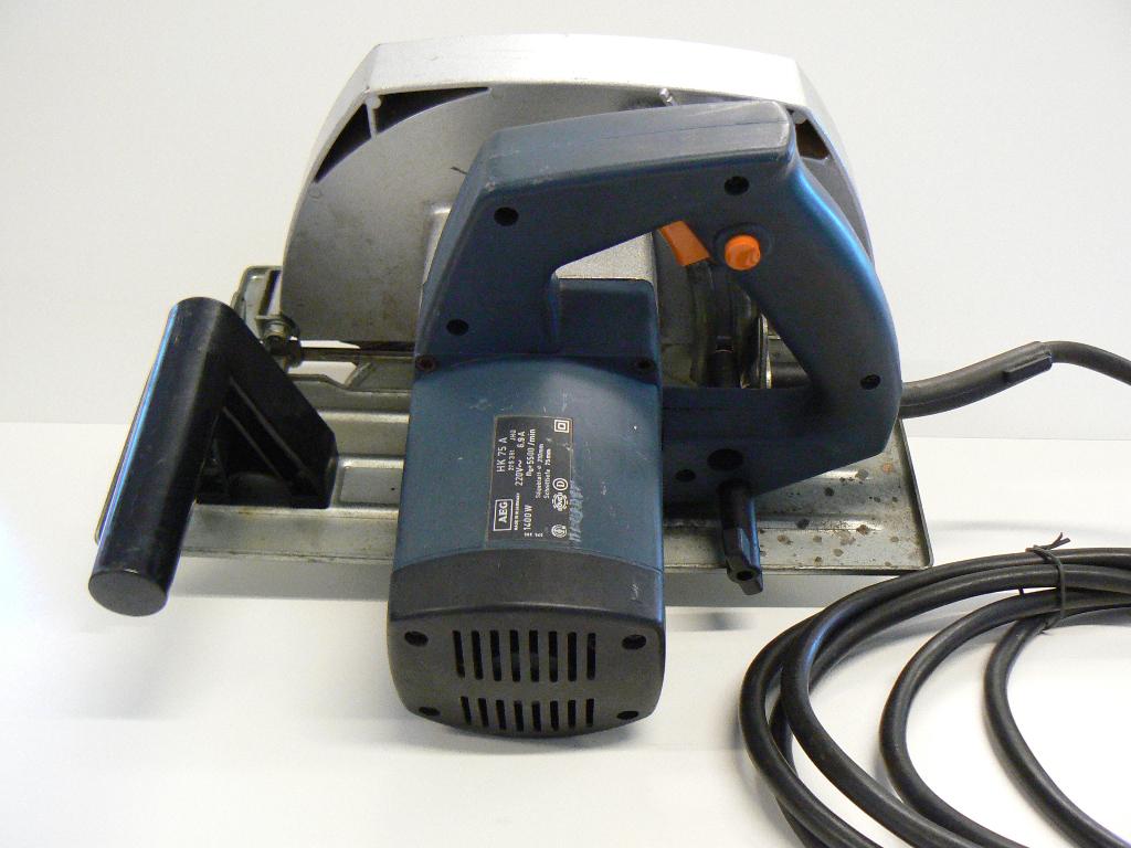 Zaagmachine, Doe-het-zelf en Bouw, Gereedschap | Zaagmachines, Gebruikt, Invalzaag, 1200 watt of meer, 70 mm of meer, Ophalen