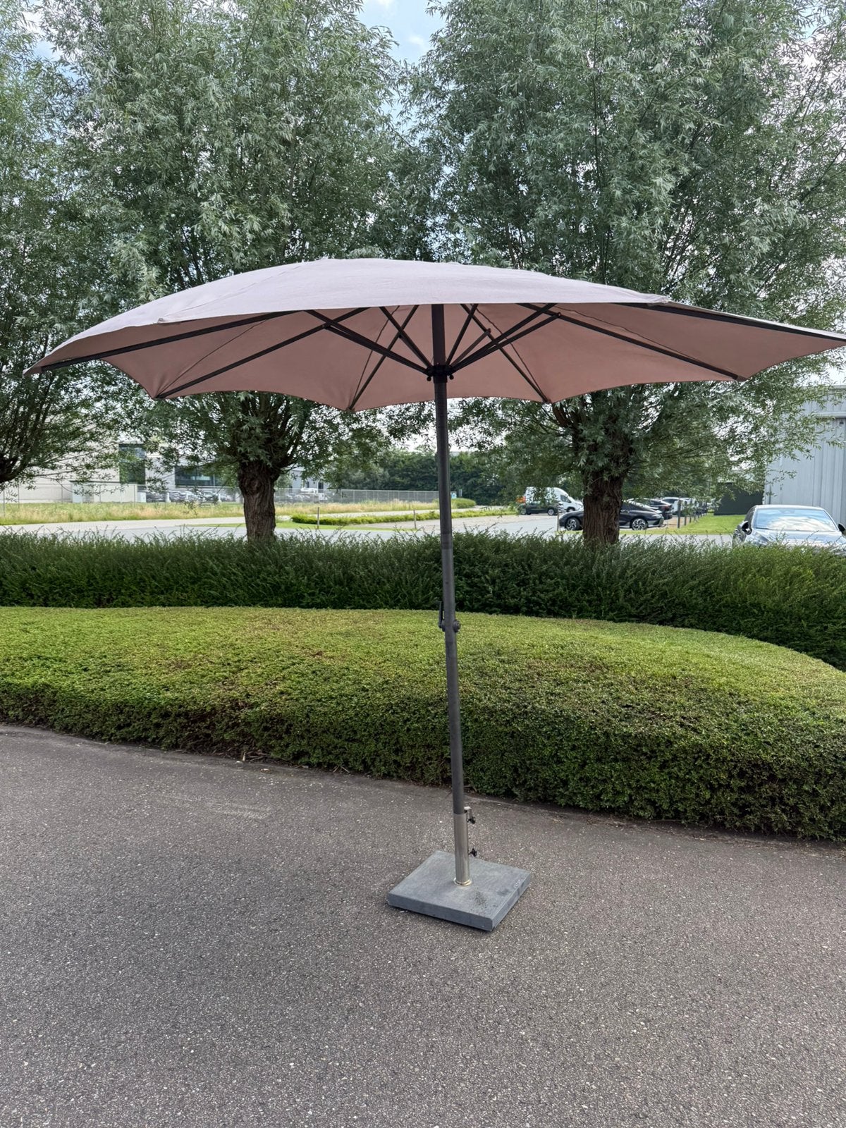 Aluminium parasol op natuursteen voet, Ophalen, Gebruikt, Stokparasol