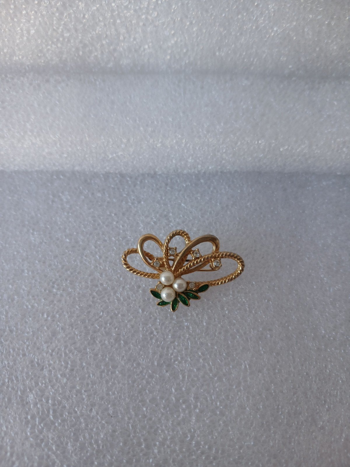 Vintage Daxon Broche Goudkleurig met Parels en Strass, Enlèvement ou Envoi, Comme neuf, 4 à 7 cm, Vert