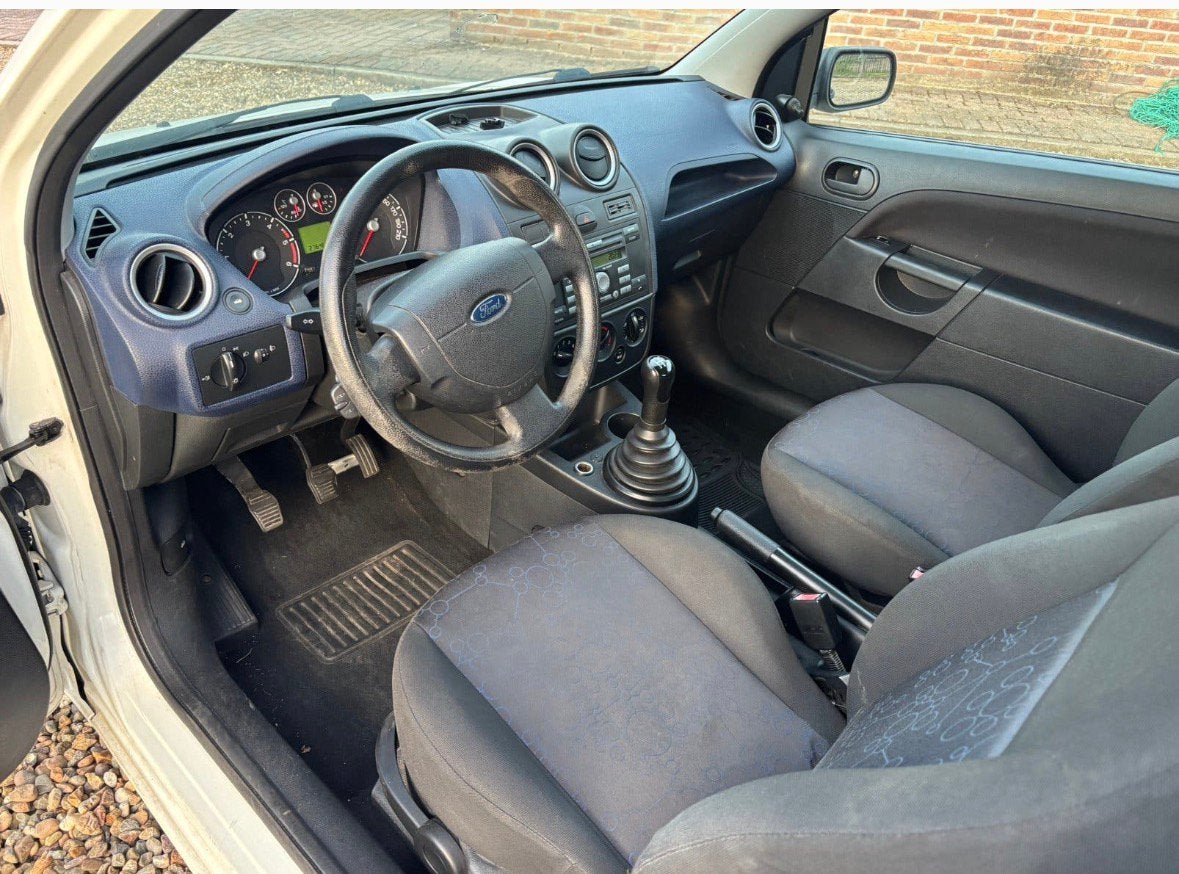 Ford fiesta, Auto's, Voorwielaandrijving, Stof, Zwart, 4 cilinders