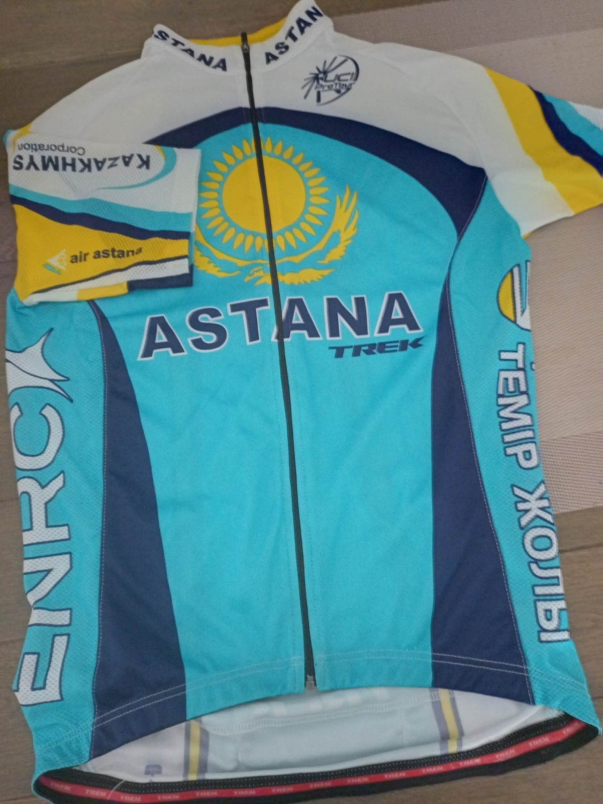 Maillot de cyclisme Astana taille S (taille italienne), Enlèvement ou Envoi, S