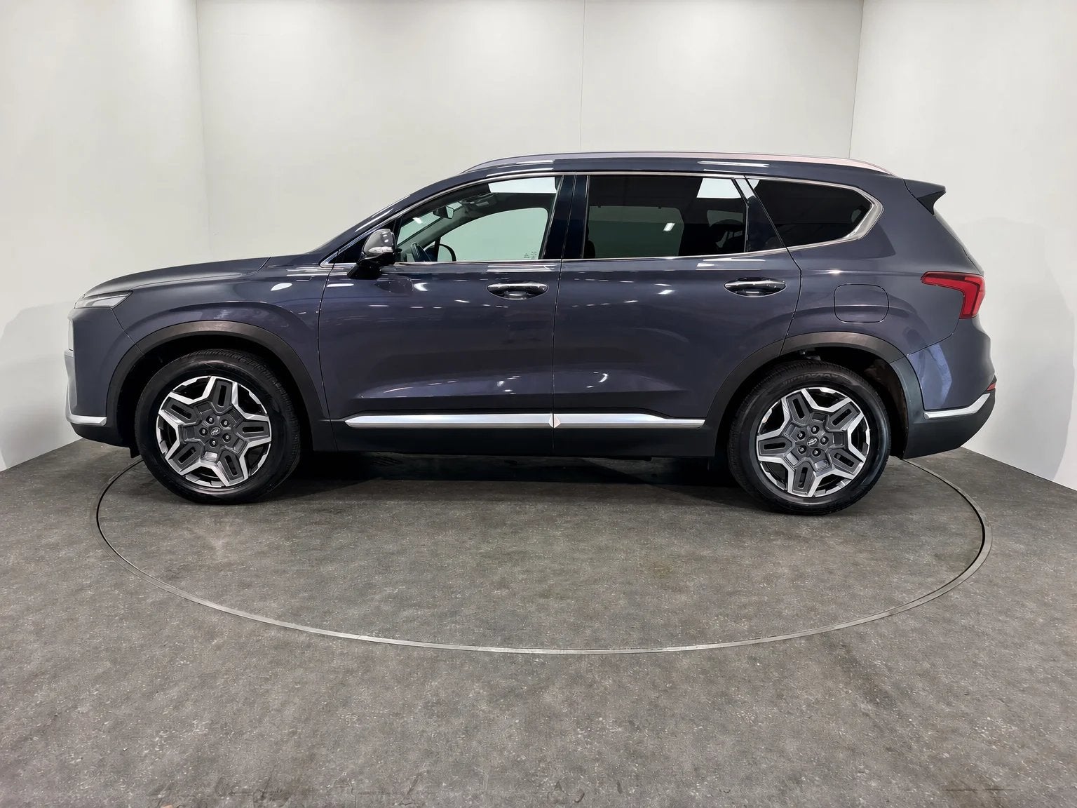 Hyundai Santa Fe 1.6 T-GDI PHEV TREKHAAK 4WD SHINE AUTO, Argent ou Gris, https://public.car-pass.be/vhr/38fe58e0-6980-46ed-bef0-254f83505f1c