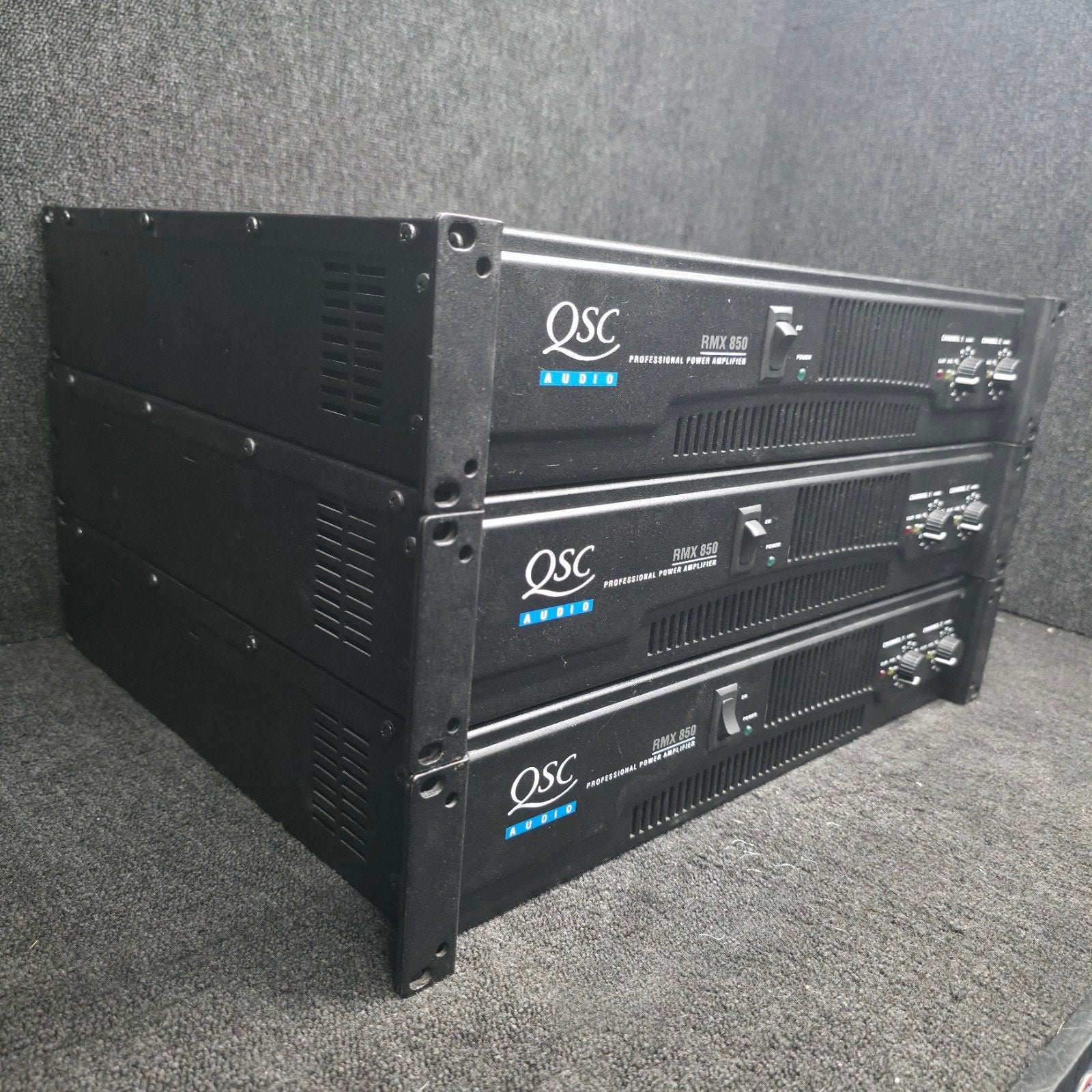 QSC RMX850 versterker 2 x 300 watt met crossover functie, TV, Hi-fi & Vidéo, Enlèvement ou Envoi