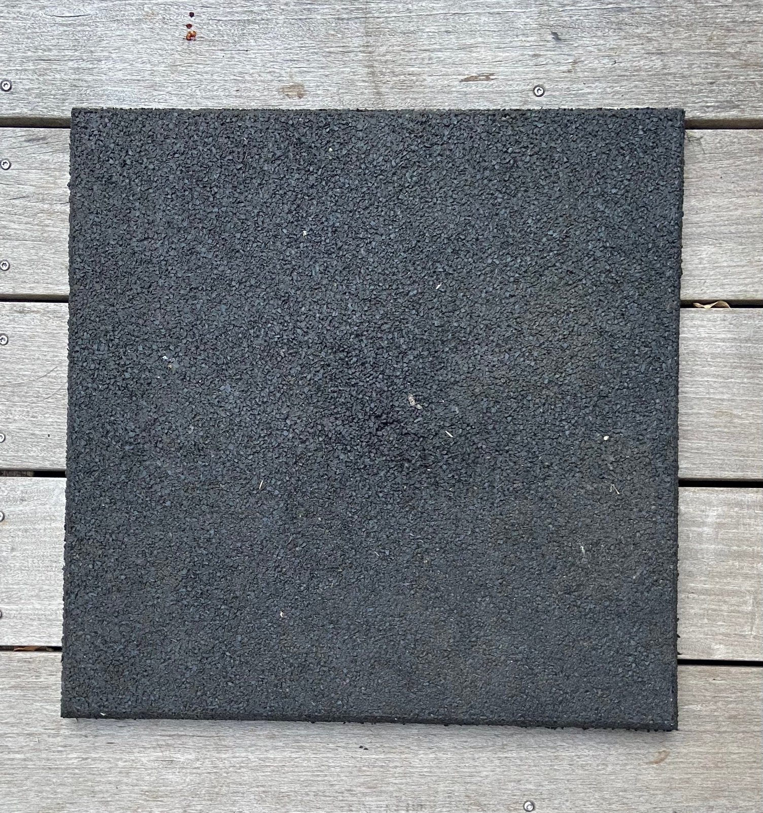 26 dalles en caoutchouc de 50 x 50 cm avec 2 cm d’épaisseur, Enlèvement, Comme neuf, Caoutchouc