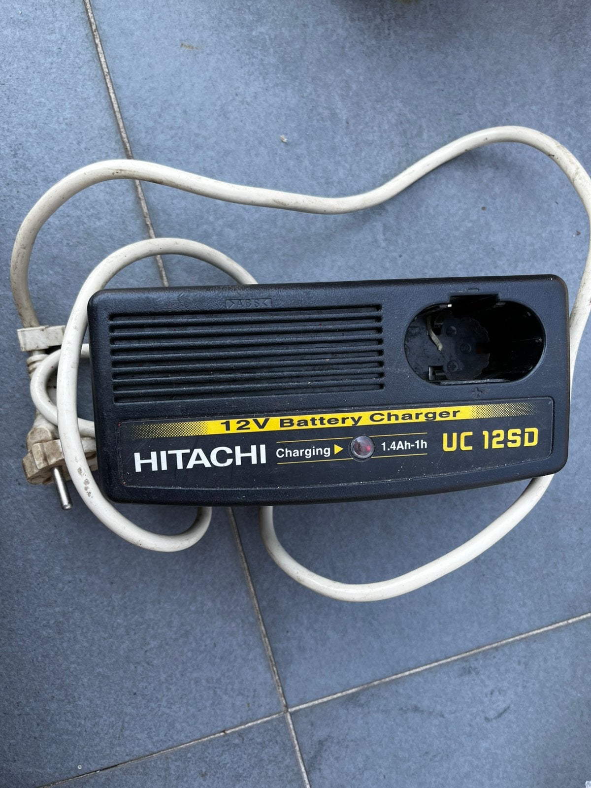 À vendre : Chargeur de batterie Hitachi UC 12SD — Original, Bricolage & Construction, Outillage | Pièces de machine & Accessoires