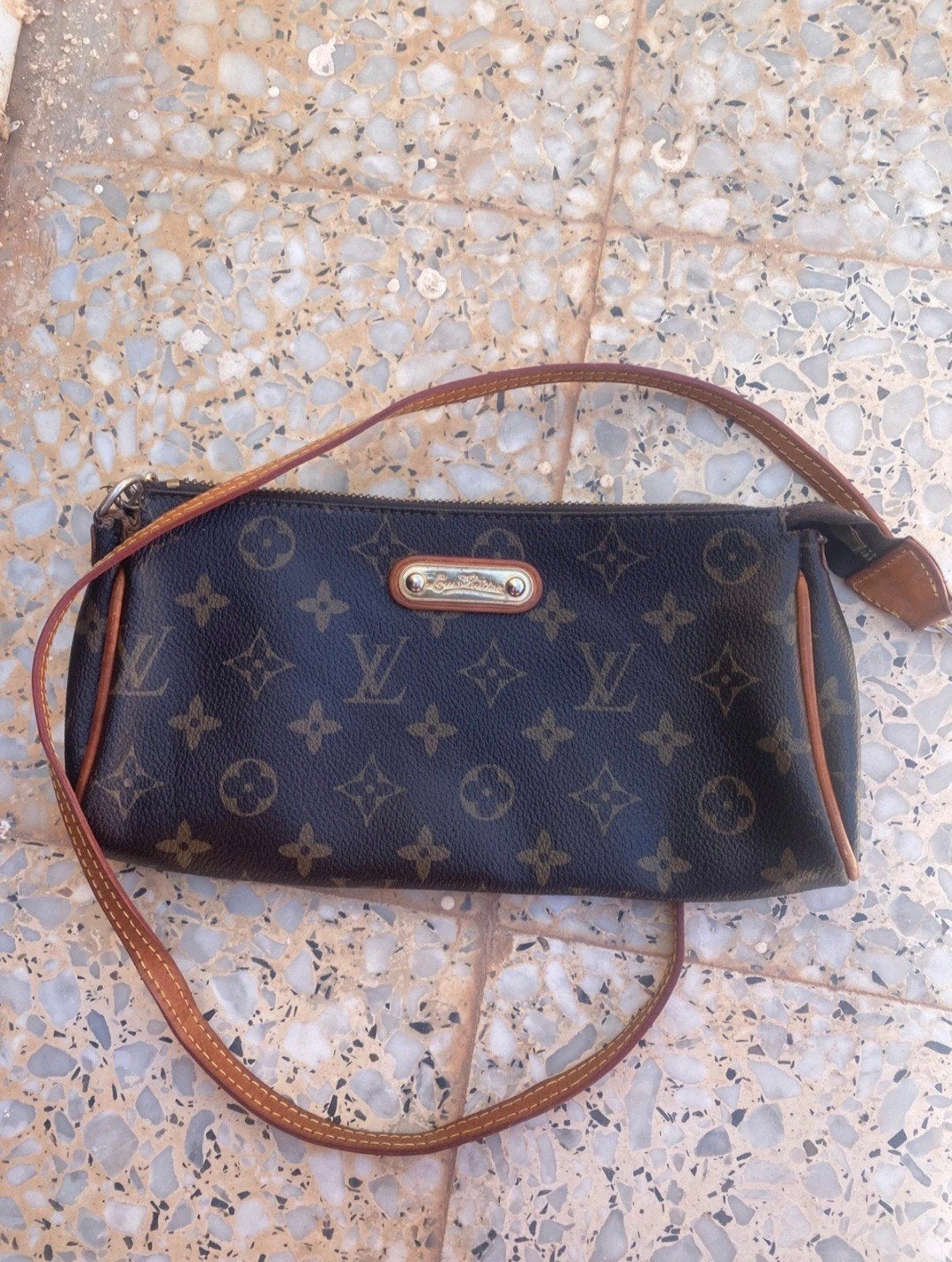 Louis Vuitton tas, Schoudertasje