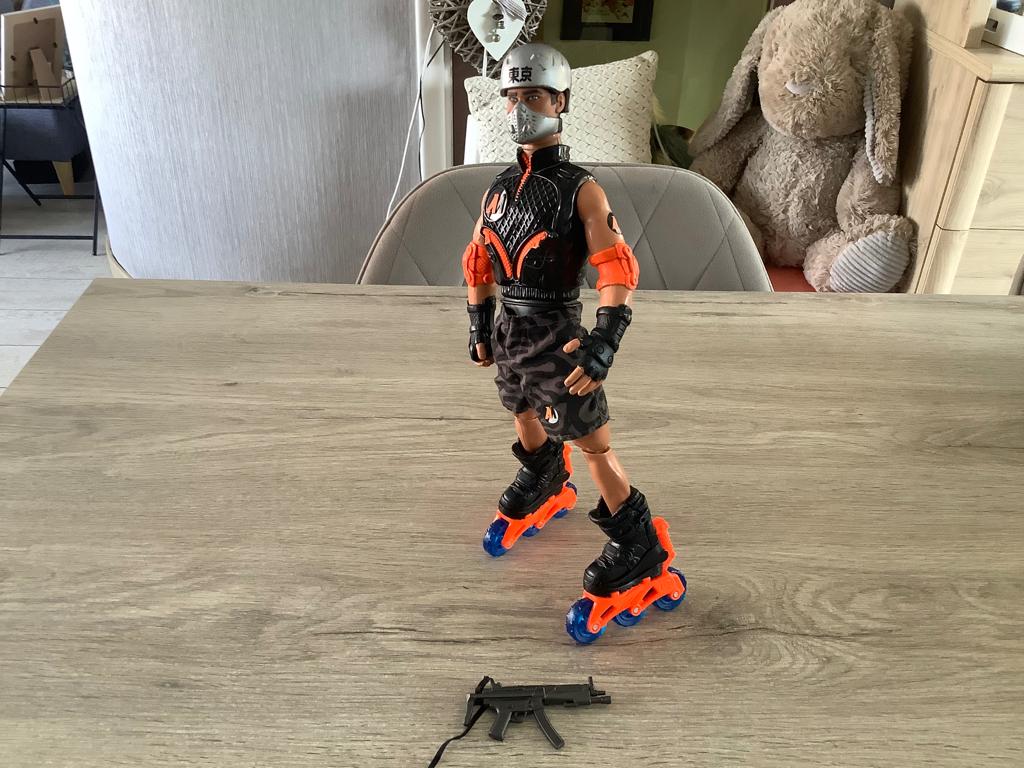 Action Man Street roller character (2000) (30 cm), Kinderen en Baby's, Speelgoed | Actiefiguren, Zo goed als nieuw, Ophalen of Verzenden