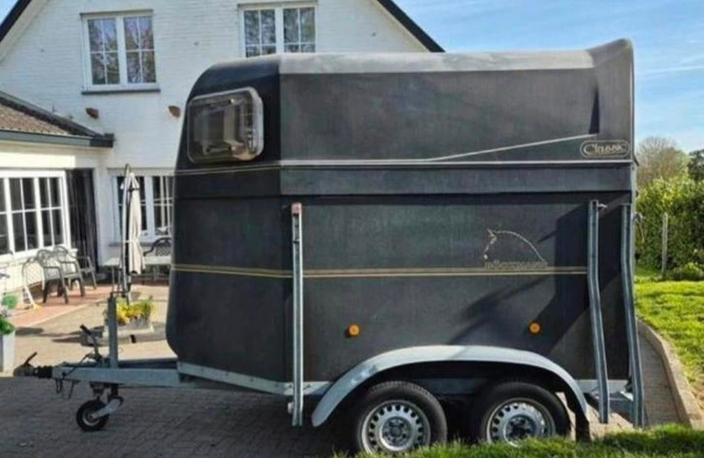 TE HUUR paardentrailer 2p Regio hekelgem, Ophalen, Zo goed als nieuw, Polyester, 2-paards trailer