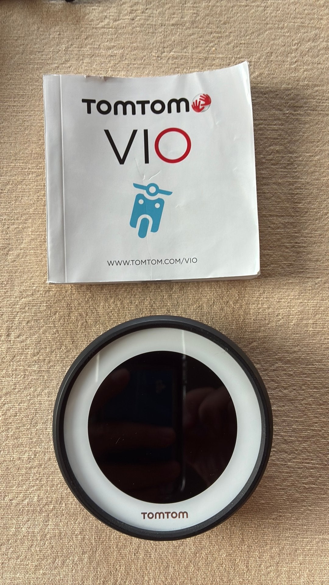 TomTom Vio, en parfait état, TV, Hi-fi & Vidéo, Enlèvement ou Envoi, Comme neuf, Bagues d'adaptation incluses, 60 à 70 mm