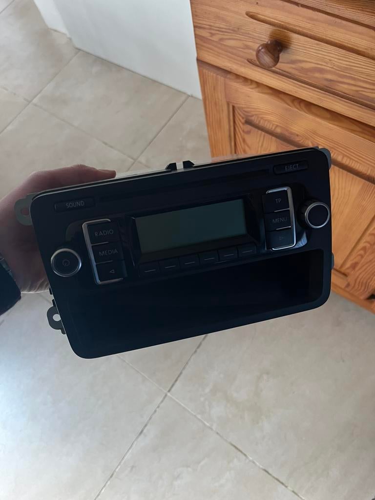 Polo 6R radio, Enlèvement, Comme neuf