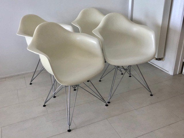 4 Eames Plastic Armchair DAR RE, Huis en Inrichting, Ophalen, Kunststof, Gebruikt, Wit