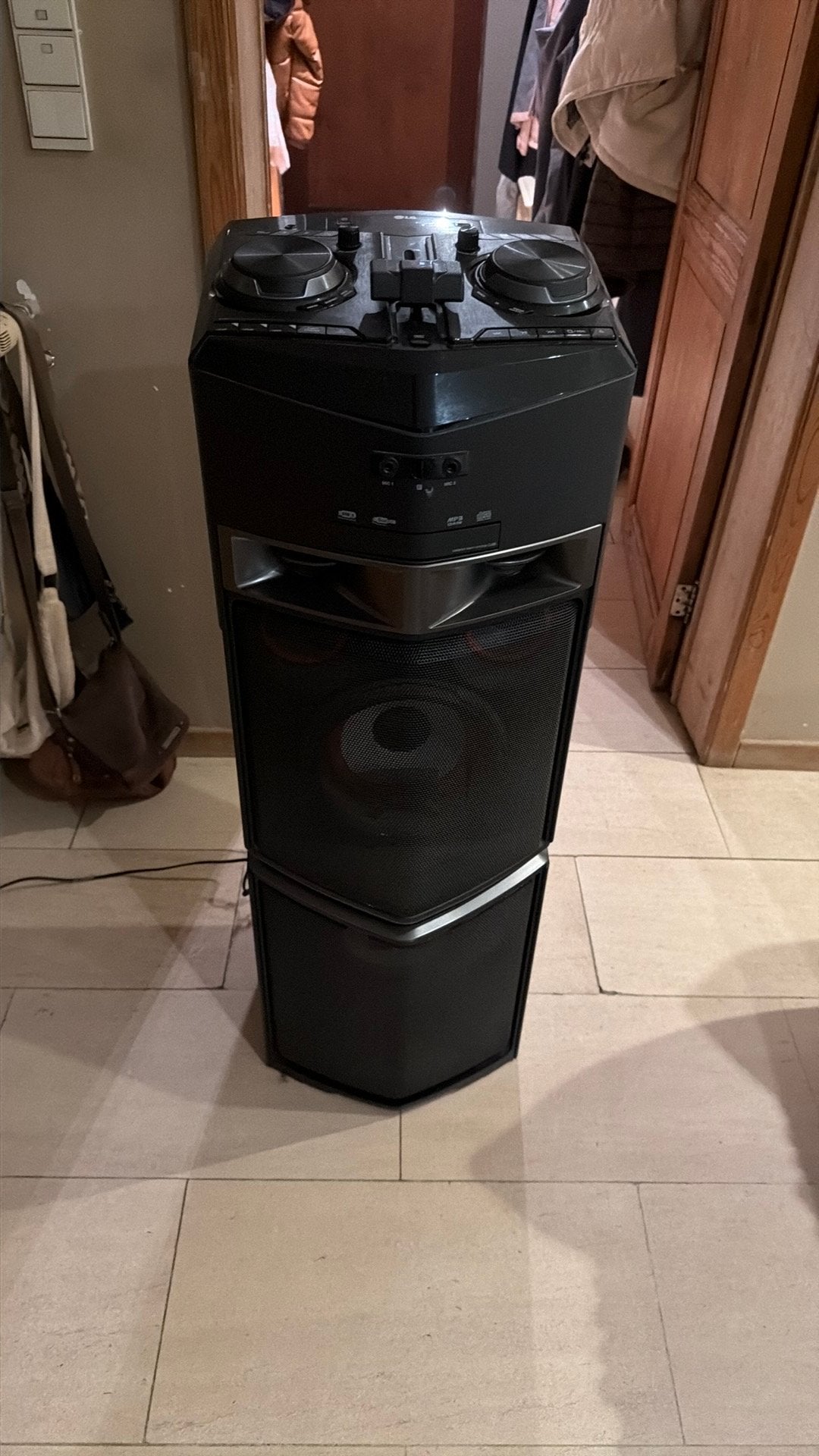 Enceinte Bluetooth LG XBOOM OJ98 – Puissance 1800W, Bluetooth, Ophalen