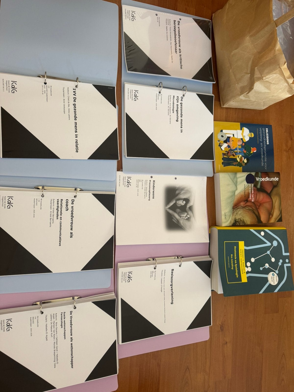 Vroedkunde KDG 1e jaar boeken + materiaal (niet gebruikt), Ophalen, Zo goed als nieuw