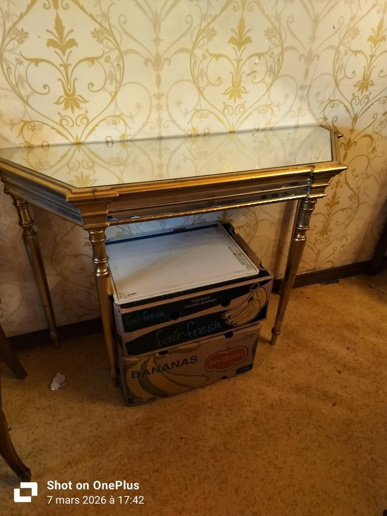Console ancienne, Enlèvement