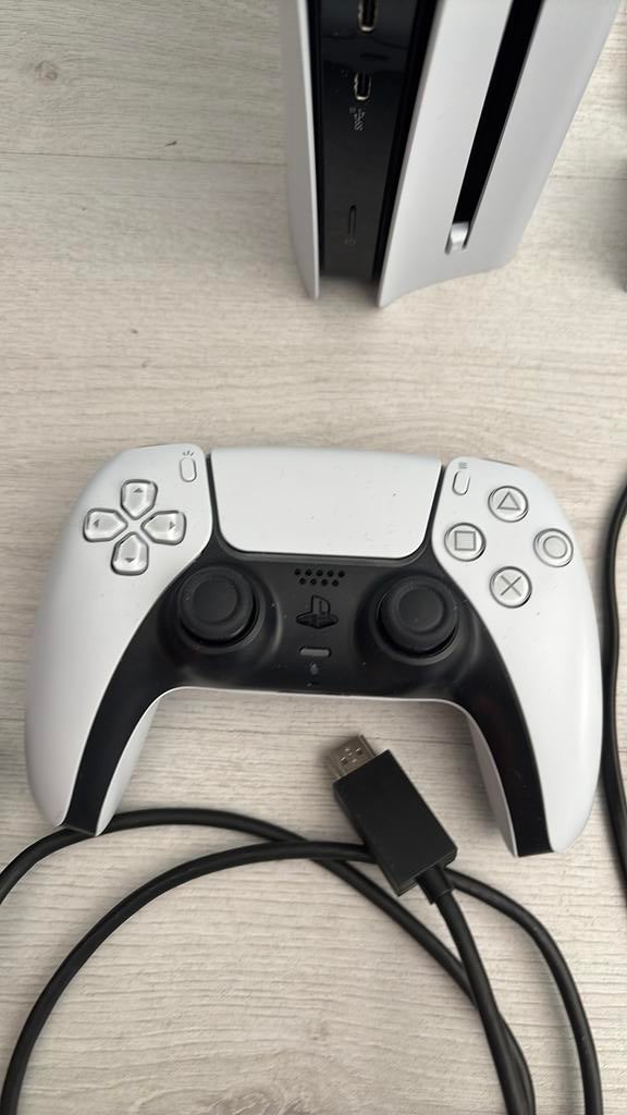 Version PS5 Slim Disc avec jeux et station de recharge !, Enlèvement, Comme neuf, Playstation 5