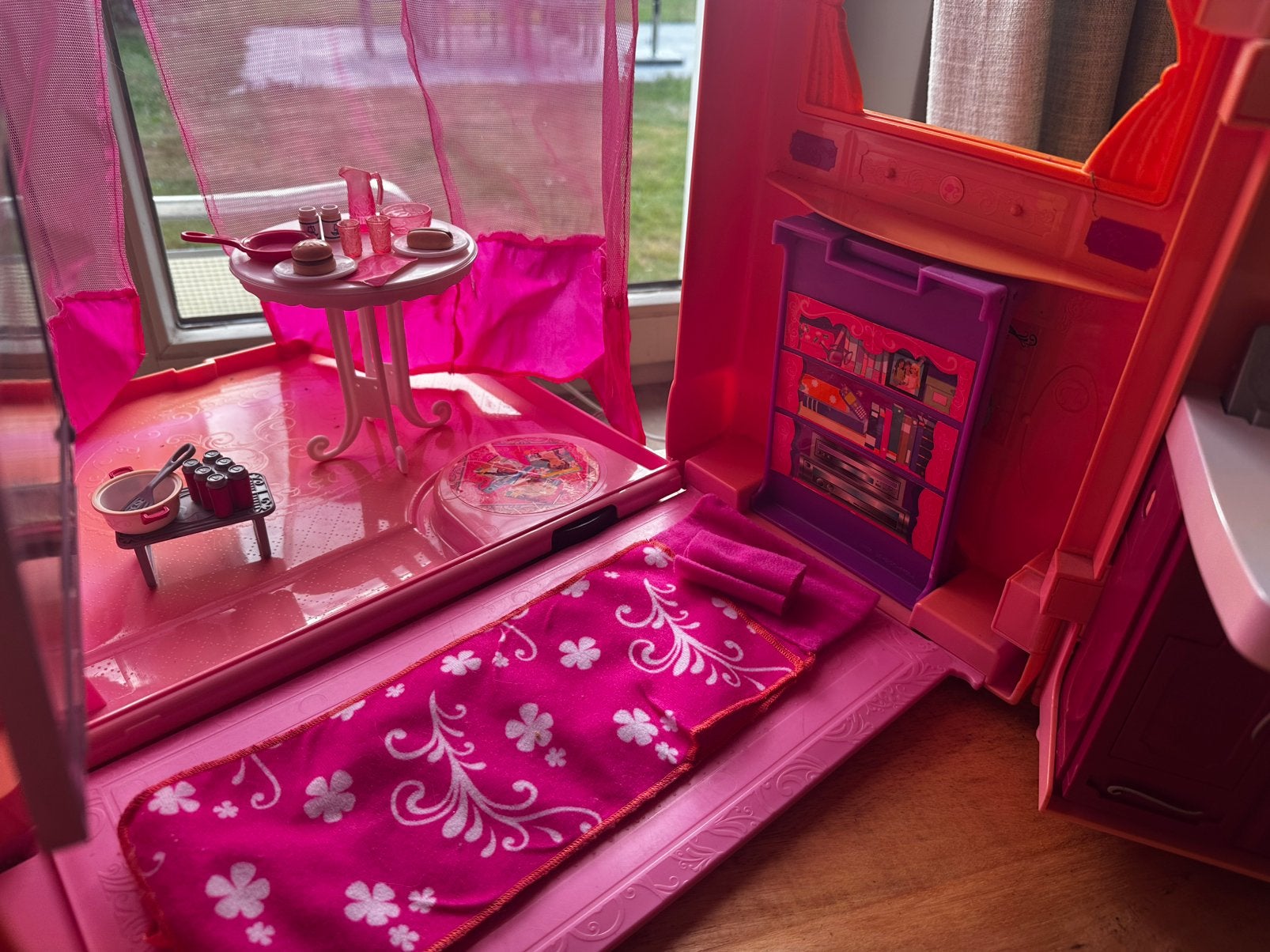 Barbie dream caravan, Ophalen, Zo goed als nieuw, Poppenhuis