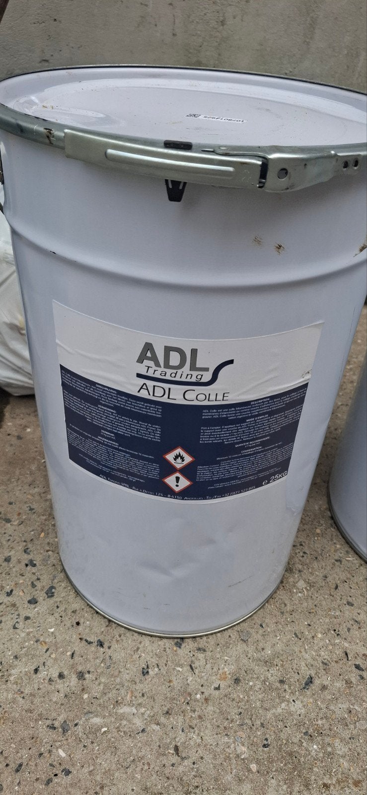 Colle roofing 25kg . 70€ pieces . Les 2 pour 120€, Bricolage & Construction, Enlèvement