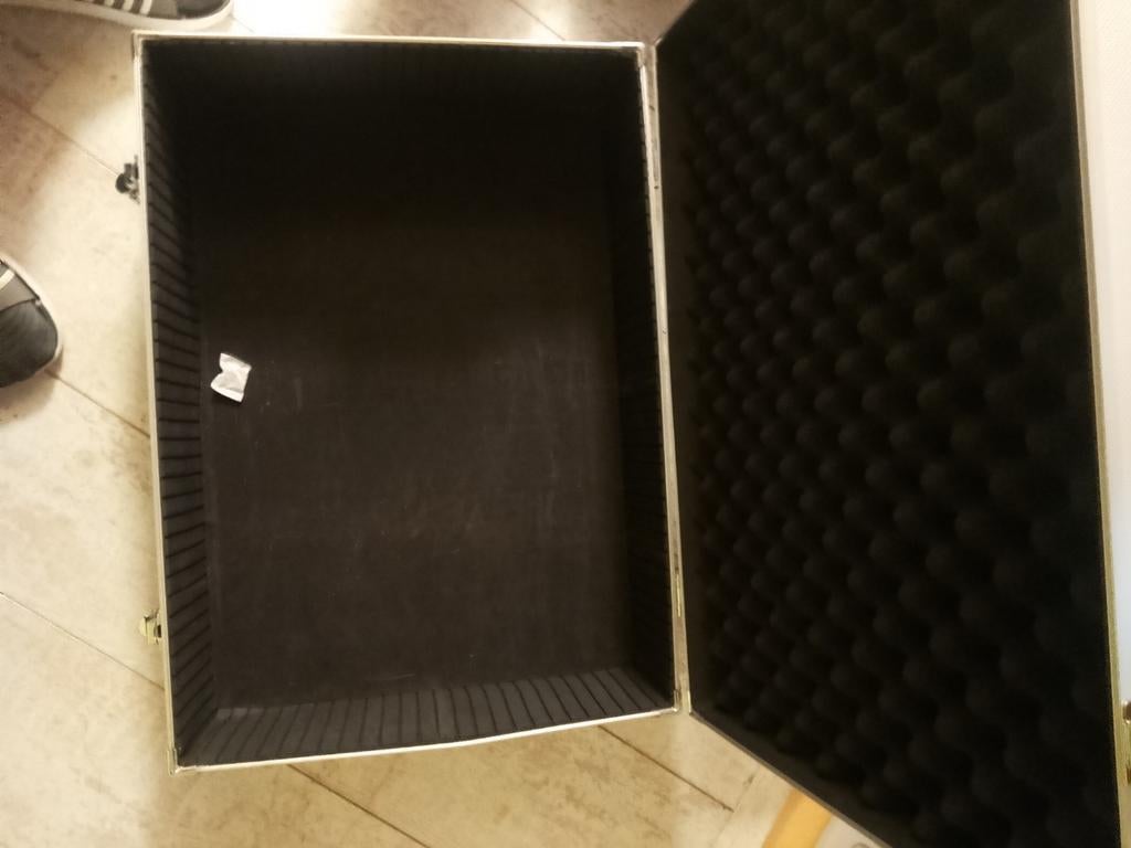 3 grote CD koffers, Enlèvement