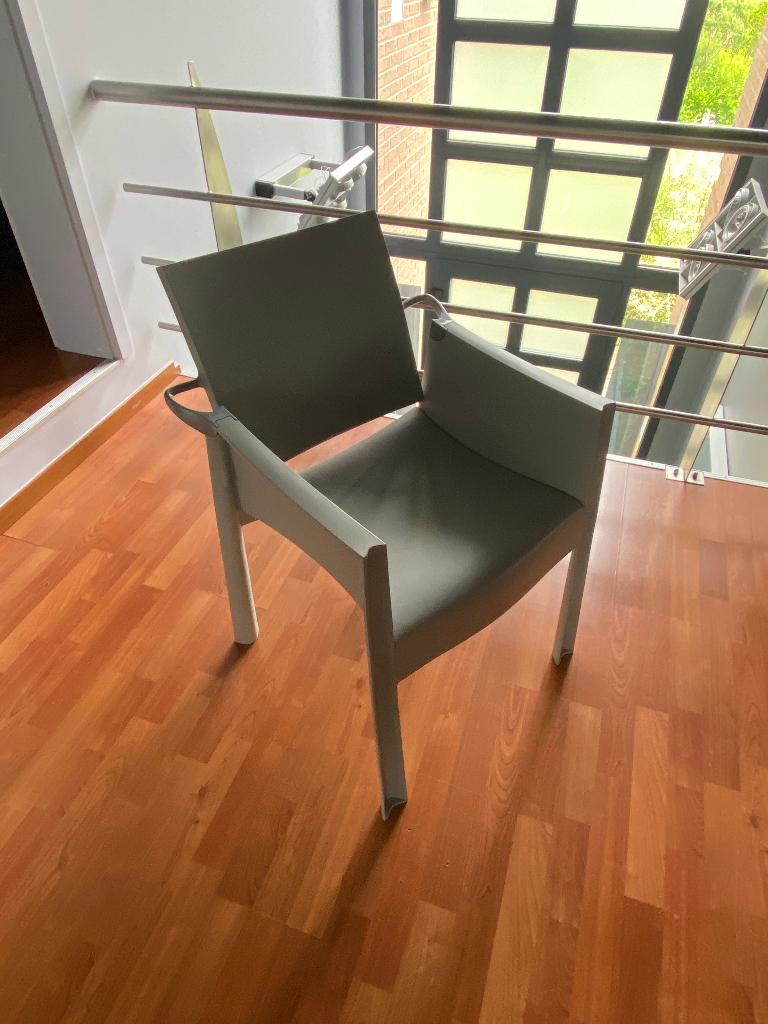 Fauteuil The Club Starck XO, Enlèvement