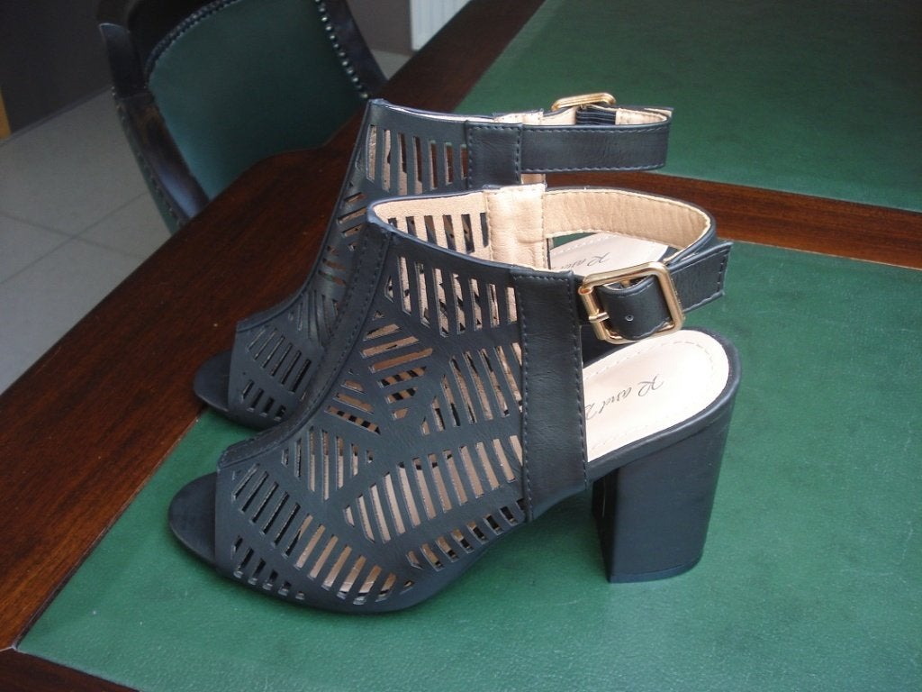 ** Nieuwe R and Bee sandalen, dames. mt 39, Zwart, Nieuw, Sandalen of Muiltjes, Ophalen of Verzenden