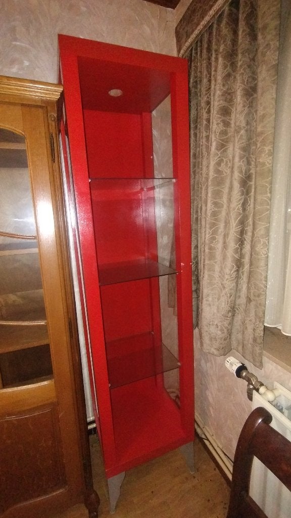 Etagère vitrine rouge, 25 à 50 cm, Avec tablette(s), Utilisé, Moins de 50 cm