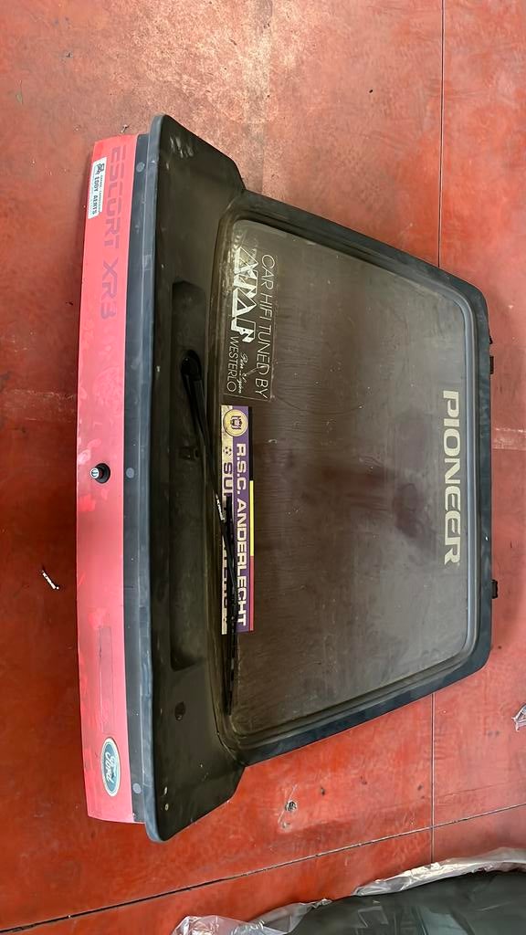 Escort mk3 XR3 achterklep, Enlèvement, Haillon arrière