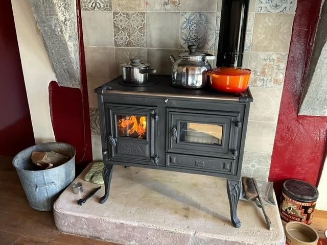 Poêle à bois en fonte Titan Outdoor Kitchen Stove, Enlèvement ou Envoi, Charbon, Comme neuf, Globe Fire