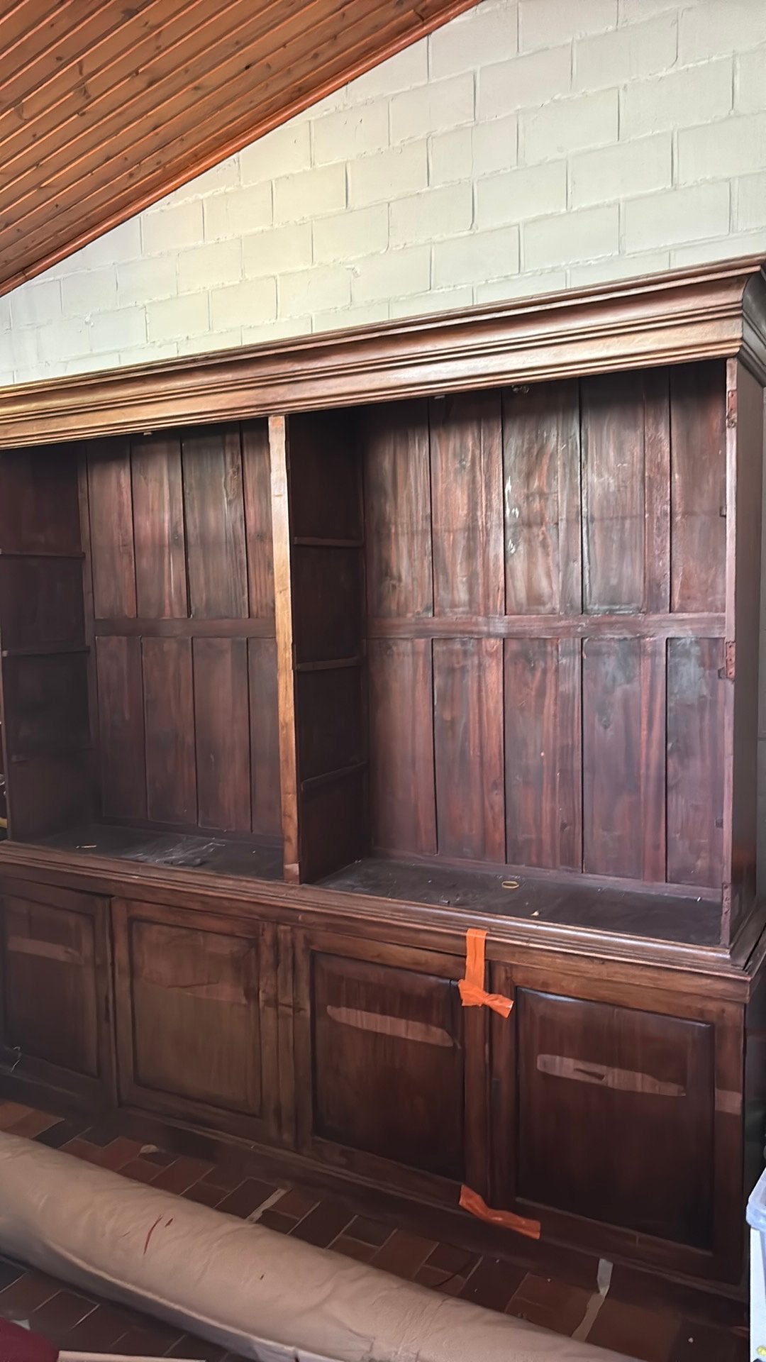 Houten kast, Enlèvement, Utilisé