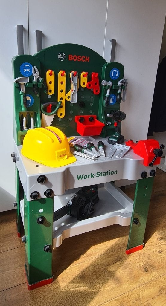 Bosch speelgoedwerkbank in zeer nette staat., Enfants & Bébés, Jouets | Tables de jeux, Enlèvement, Utilisé